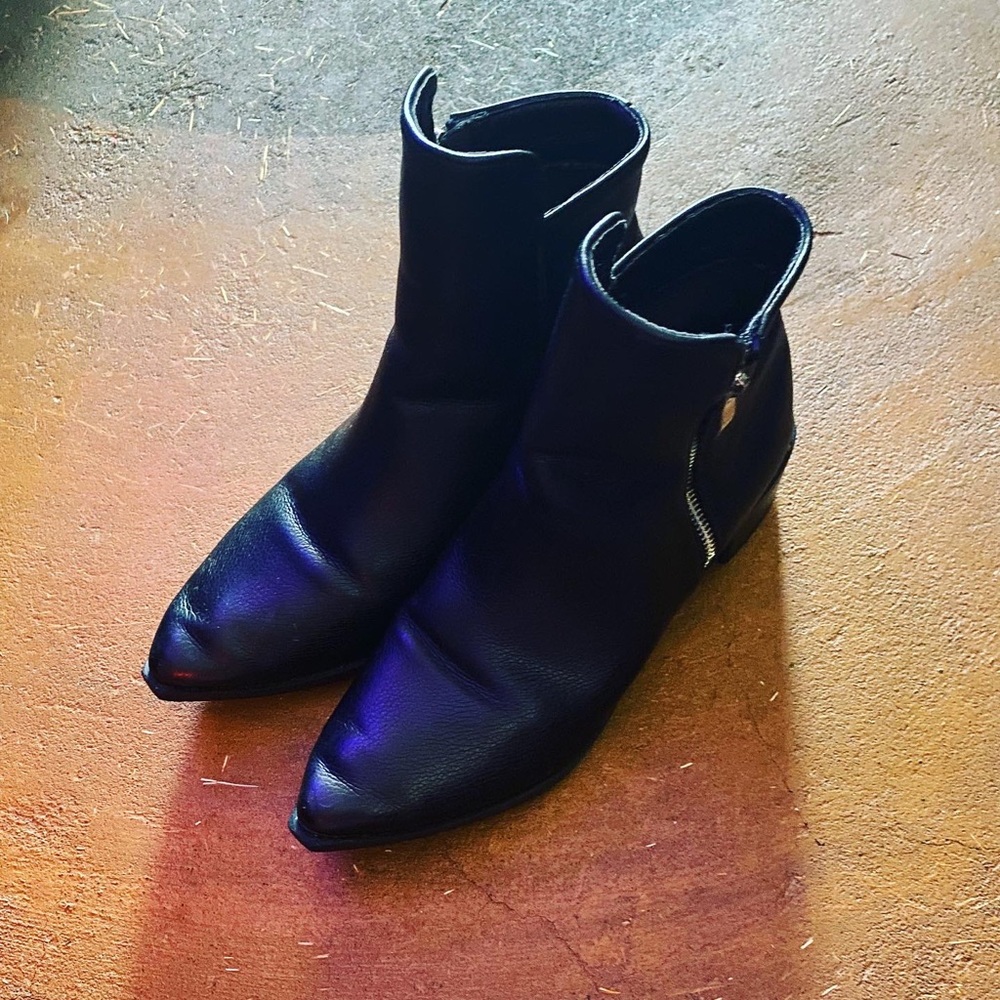 vegan leather witch booties💀
